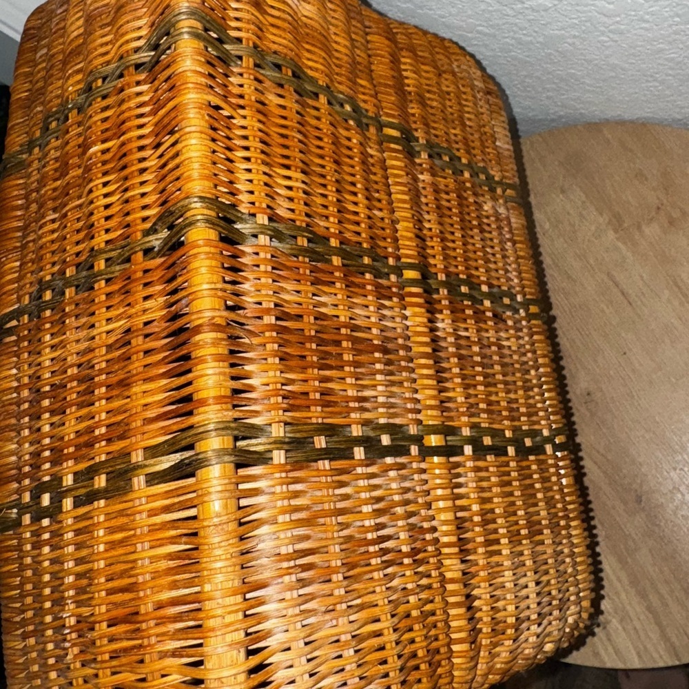Vintage Brown Wicker Picnic Garden Harvest Basket Decorative Green Accents - Picture 6 of 11